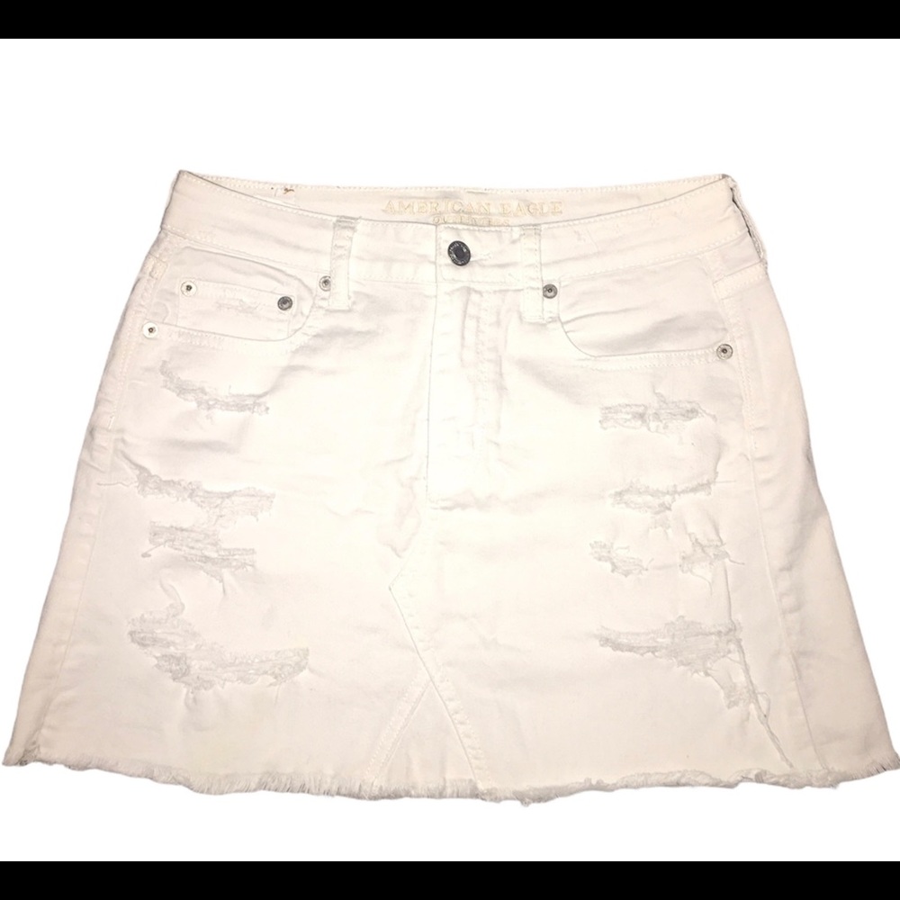 American Eagle size 4 distressed white mini skirt